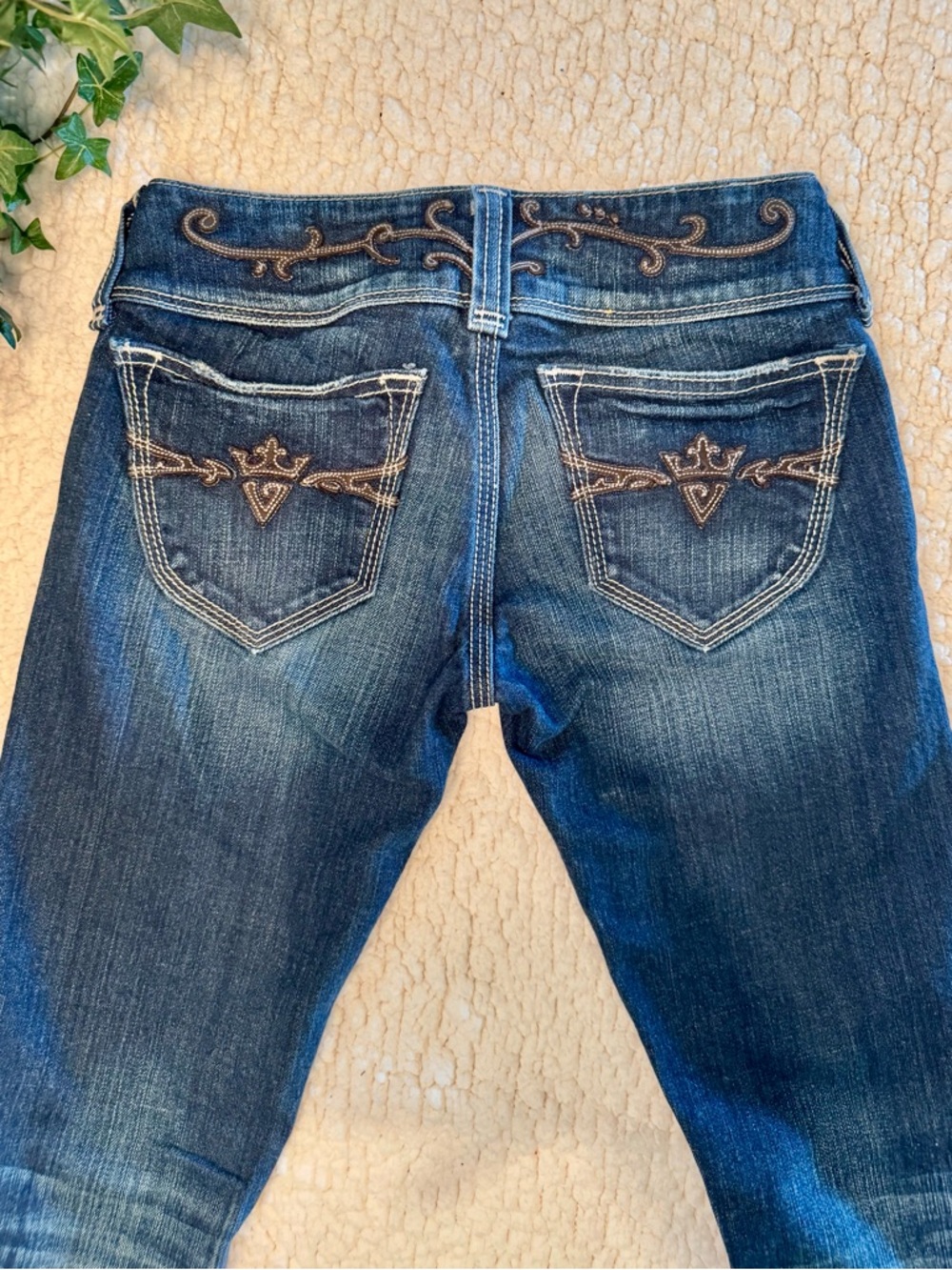 Women's Embroidered Back-Pocket Boot Cut Jeans - Dark Blue